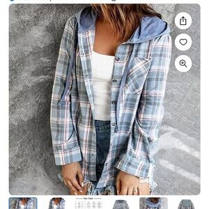 NWT Women’s hooded plaid shirt
